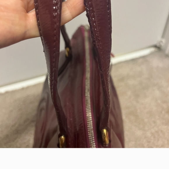 Designer GUCCI Soho Patent Leather Tote Bag - Picture 6 of 10